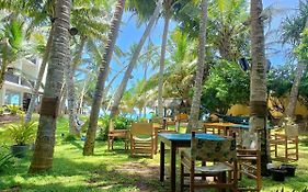 Voulez-Vous, Managed By Dikwella Beach Hotel